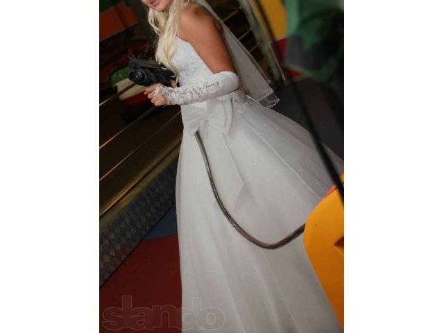Продам Свадебное платье,фату,перчатки,диадему,кринолин на 5 колец!! в городе Сургут, фото 4, Свадебные платья