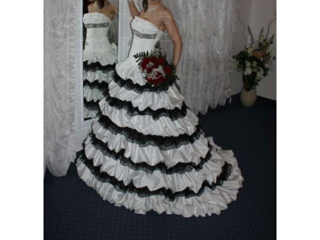Продам бело-чёрное свадебное платье в городе Нижний Новгород, фото 1, Нижегородская область
