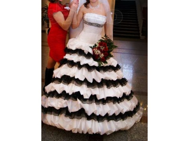 Продам бело-чёрное свадебное платье в городе Нижний Новгород, фото 2, стоимость: 15 000 руб.