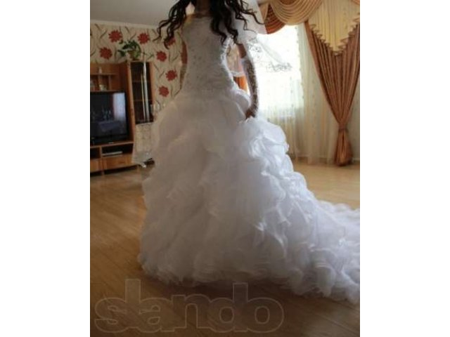 продам свадебное платье со шлейфом в городе Бузулук, фото 1, стоимость: 10 000 руб.
