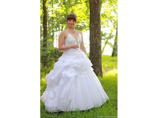 Продам свадебное платье! не дорого! в городе Хабаровск, фото 1, стоимость: 10 000 руб.