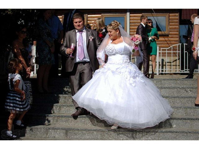 Белоснежное свадебное платье от 48 до 56 размера аксессуары в подарок в городе Туапсе, фото 1, Свадебные платья