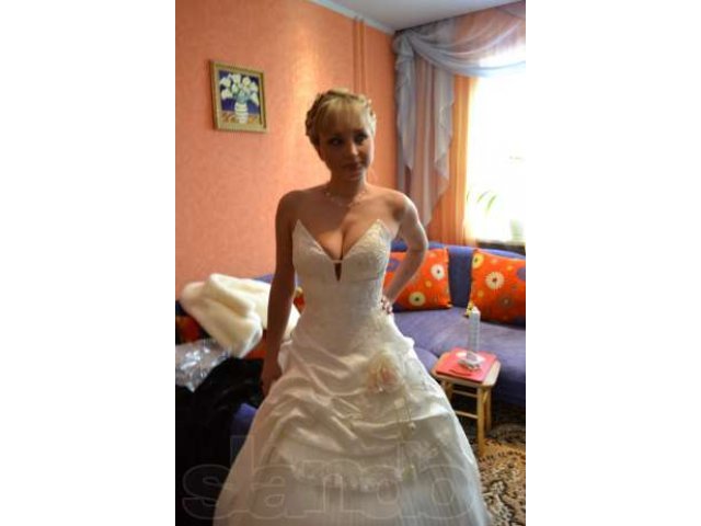 Свадебное платье в городе Одинцово, фото 1, стоимость: 5 000 руб.