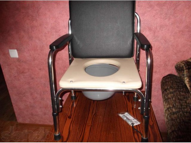 Туалет б у авито. Кресло туалет старинное. Кресло туалет старый в туалете. Туалет с креслом прикол. Стул туалет своими руками.
