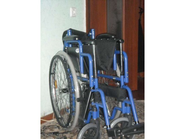 Продам инвалидную коляску по цене 4 500 рублей в городе Томск, фото 1, Товары для инвалидов