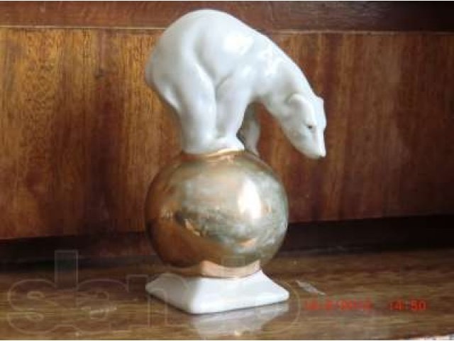Белый мишка на золотом шаре в городе Пенза, фото 1, Предметы искусства