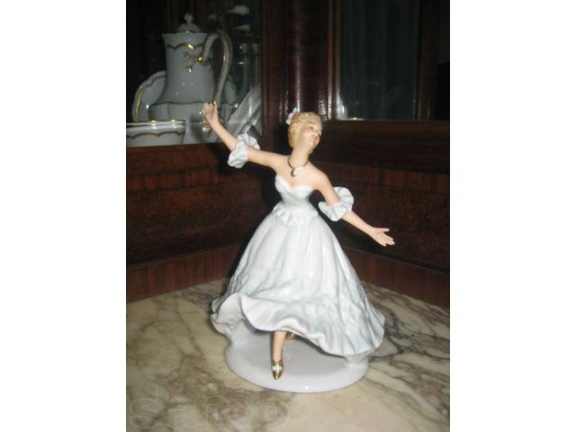 Песни 20023. Балерина Валлендорф. Статуэтка дама в реверансе. Немецкие фарфоровые статуэтки балерины. Фарфоровая статуэтка Реверанс.
