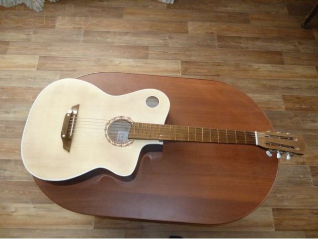 Продаётся Акустическа 6 струнная Гитара в городе Курган, фото 1, стоимость: 4 000 руб.