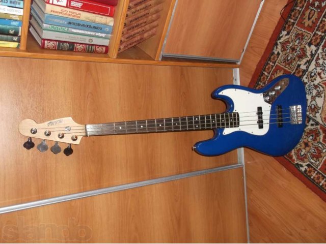Продам Бас гитару в хорошем состоянии! И чехол в городе Курган, фото 1, стоимость: 5 000 руб.