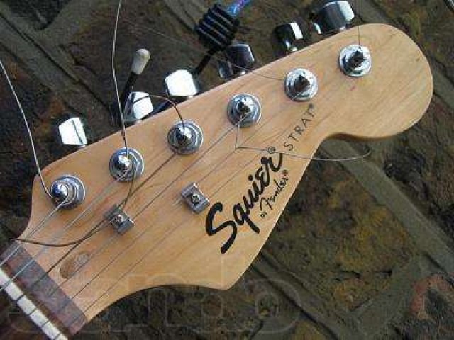 Срочно электрогитара Squaer by Fender (белая) в городе Тольятти, фото 2, стоимость: 7 000 руб.