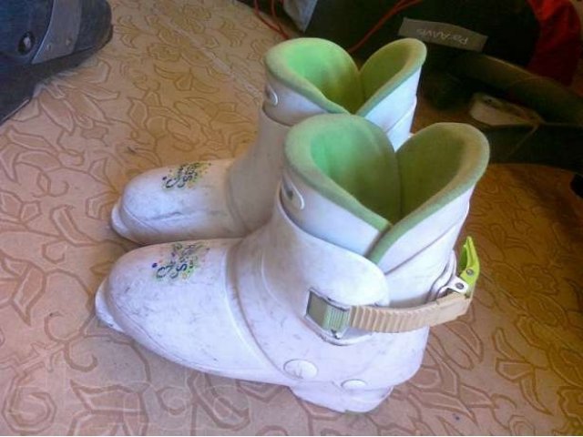 Горнолыжные ботинки есть много Разных в городе Хабаровск, фото 1, стоимость: 1 000 руб.