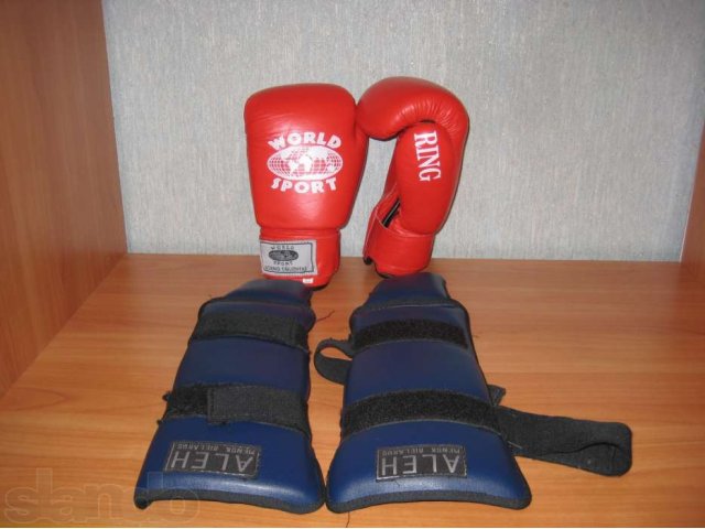 Боксерские перчатки и защита в городе Сургут, фото 1, стоимость: 1 500 руб.