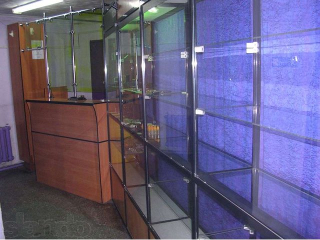 Б/у комплект витрин, шкаф и стойка для персонала в городе Тайга, фото 1, стоимость: 35 000 руб.