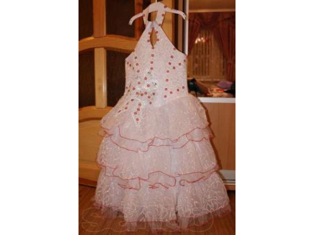 Платье праздничное (пышное)на девочку 6-8 лет в городе Старый Оскол, фото 1, стоимость: 1 100 руб.
