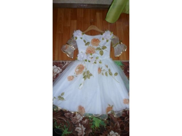 Платье на девочку в городе Лангепас, фото 1, стоимость: 1 200 руб.