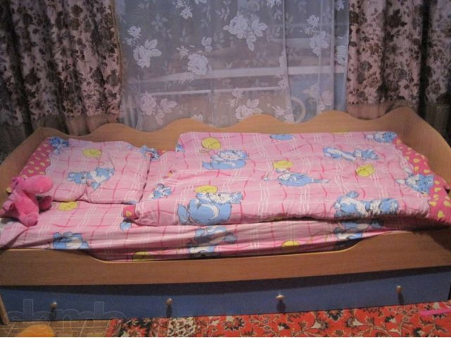 Продам односпальную кровать с матрацем и двумя большими ящиками. в городе Старый Оскол, фото 1, стоимость: 3 000 руб.