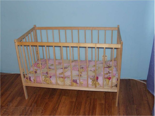 Продается детская кроватка с матрасом в городе Оренбург, фото 1, стоимость: 1 100 руб.