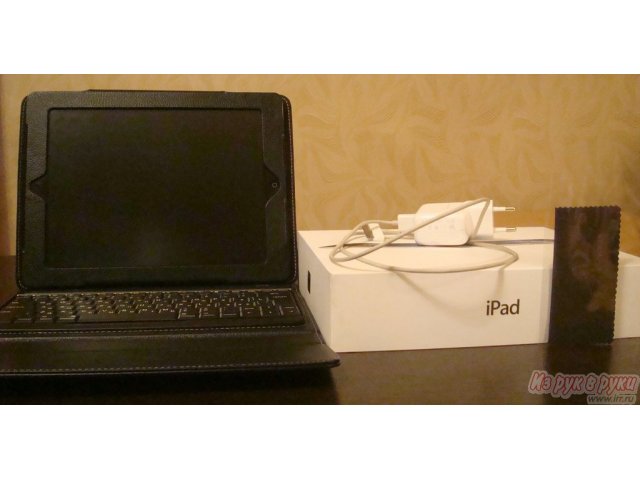 Продам:  планшет Apple iPad Retina Wi-Fi 64 ГБ чехол с клавиатурой в городе Красноярск, фото 1, Красноярский край