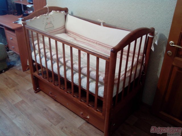 Детская кроватка с маятником в городе Хабаровск, фото 1, стоимость: 6 500 руб.