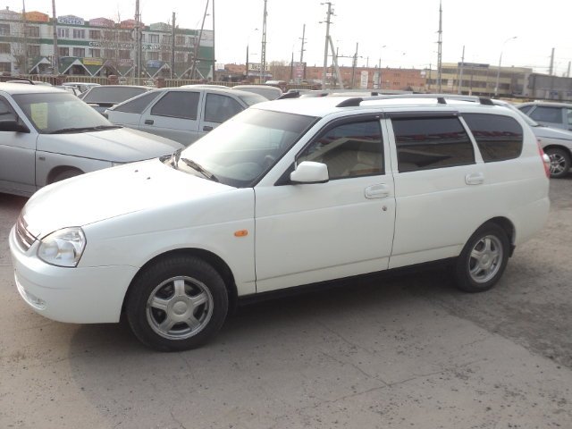 Продается ВАЗ 2171 (Priora),  цвет:  белый,  двигатель: 1.5 л,  98 л. с.,  кпп:  механика,  кузов:  Универсал,  пробег:  57914 км в городе Саратов, фото 2, ВАЗ