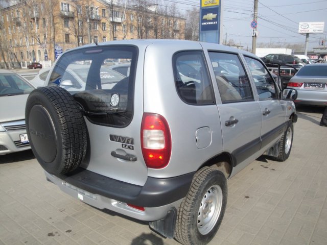 Продается Chevrolet Niva,  цвет:  серебристый металлик,  двигатель: 1.7 л,  80 л. с.,  кпп:  механическая,  кузов:  Внедорожник,  пробег:  76000 км в городе Нижний Новгород, фото 4, Нижегородская область