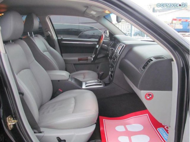 Продаётся Chrysler 300C 2006 г. в.,  2736 см3,  тип двигателя:  бензин карбюратор,  цвет:  черный,  пробег:  103000 км. в городе Москва, фото 3, стоимость: 711 000 руб.