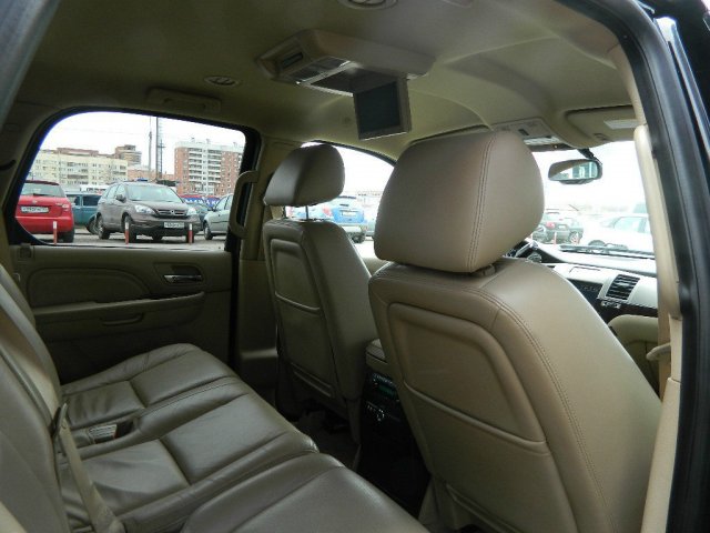 Продаётся Cadillac Escalade 2010 г. в.,  6.2 см3,  пробег:  94000 км.,  цвет:  черный в городе Санкт-Петербург, фото 4, Ленинградская область