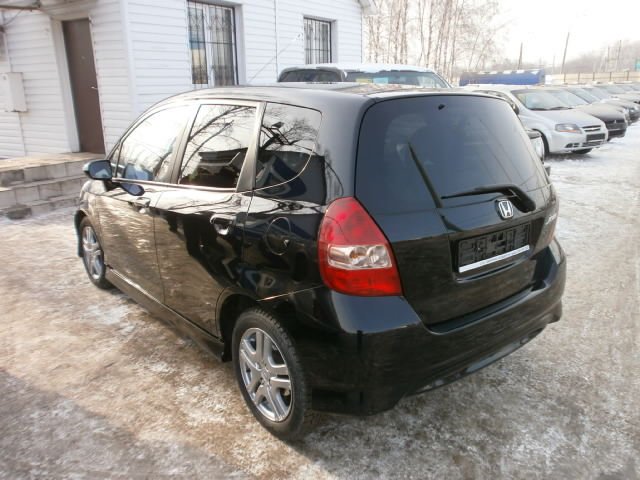 Продается Honda Jazz,  цвет:  черный,  двигатель: 1.3 л,  83 л. с.,  кпп:  автомат,  кузов:  Хэтчбек,  пробег:  75400 км в городе Тольятти, фото 4, стоимость: 415 000 руб.