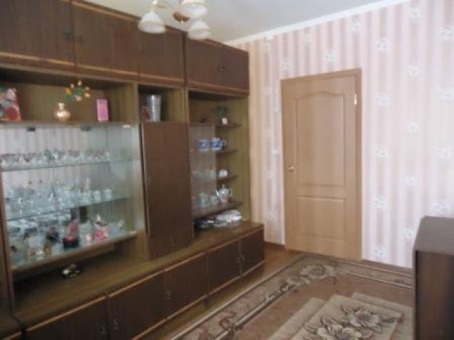 2 комнаты в 5-ти комн.  квартире в Гатчине в городе Гатчина, фото 1, стоимость: 2 100 000 руб.