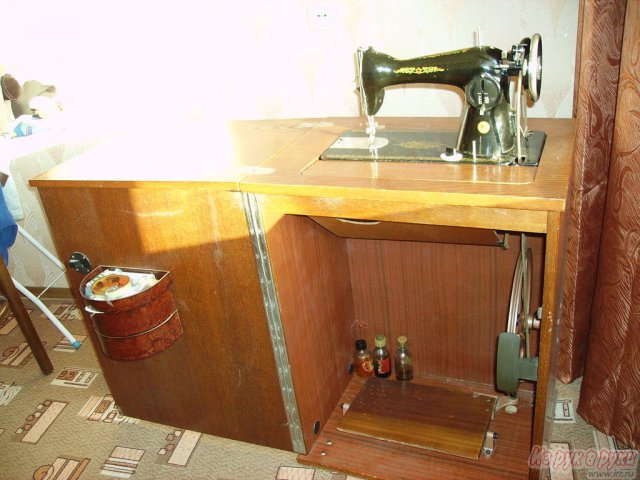Продам:  швейная машинка Чайка с ножным приводом в городе Курган, фото 1, стоимость: 1 000 руб.
