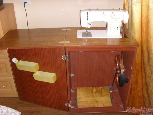 Продам:  швейная машинка Чайка 142М в городе Остров, фото 1, стоимость: 2 000 руб.