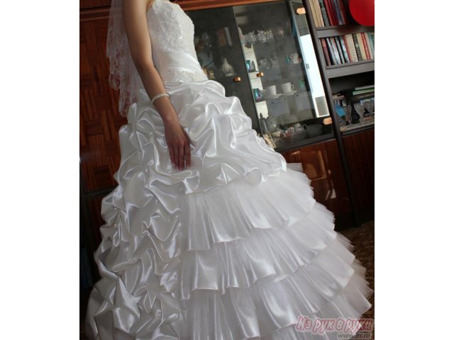 Свадебное платье белоснежное в городе Оренбург, фото 2, стоимость: 4 500 руб.