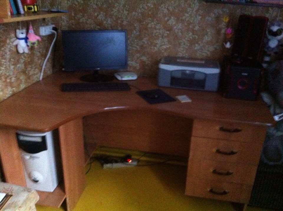 Компьютерный стол в городе Дивногорск, фото 1, телефон продавца: +7 (933) 301-30-32