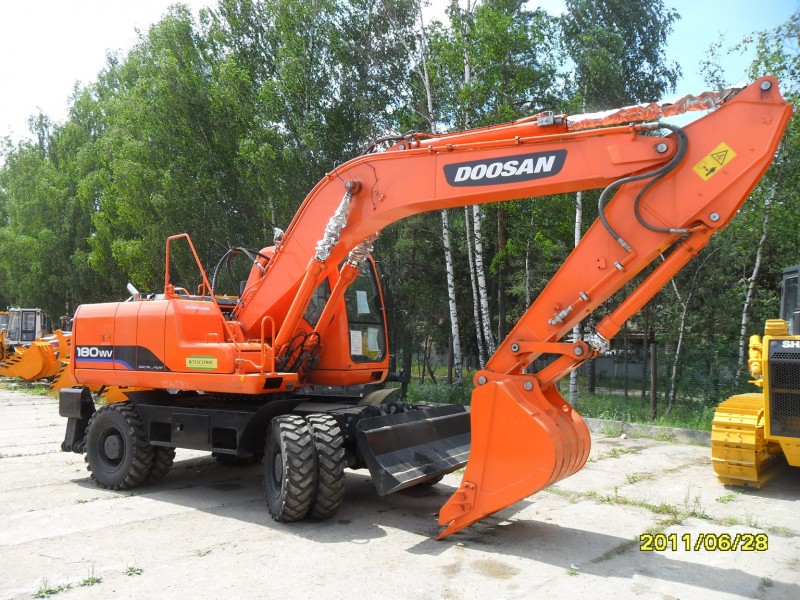 экскаватор колёсный Doosan S 180 W-V в городе Севастополь, фото 1, Крым