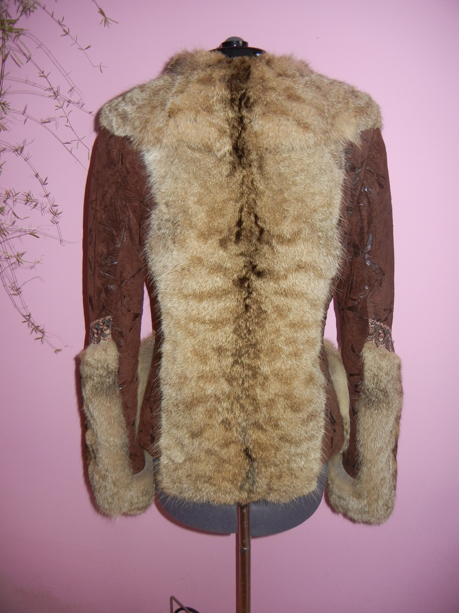 Дизайнерская меховая куртка в городе Михайловск, фото 3, телефон продавца: +7 (918) 751-09-96