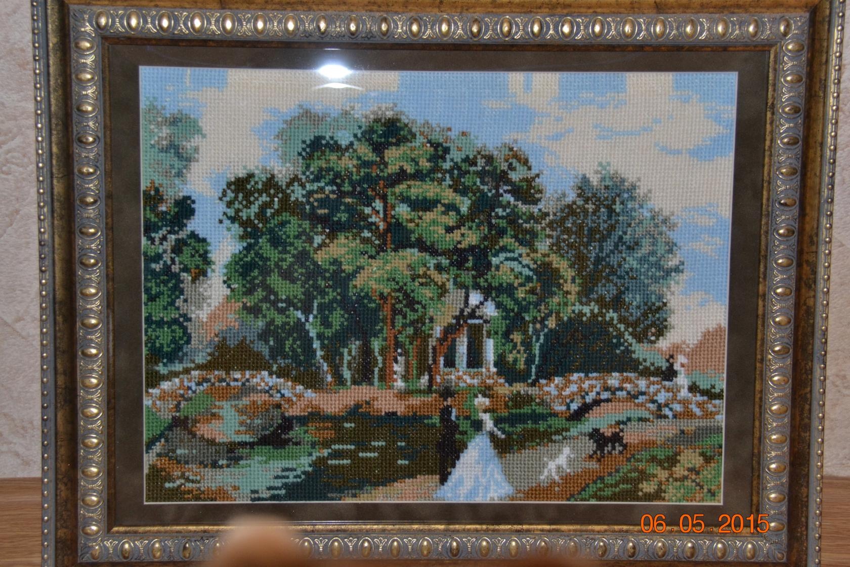 Картина вышита крестомПрогулка по парку в городе Сургут, фото 1, стоимость: 13 000 руб.