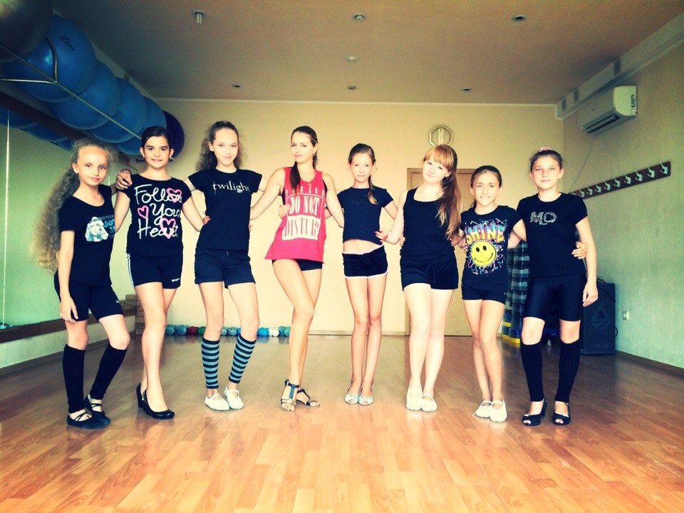 Эстрадные танцы для девочек 9-17 лет (Dance MIX, Jazz Funk, Hip-Hop) в городе Новороссийск, фото 2, стоимость: 2 400 руб.