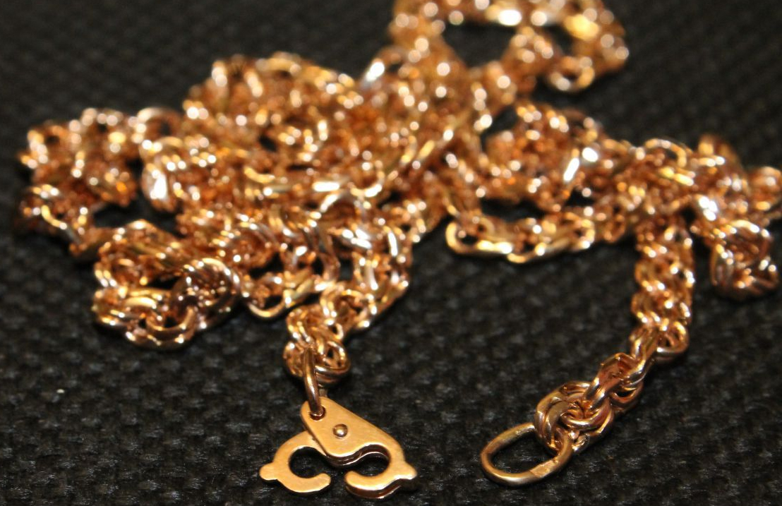 Продам золотые украшения в городе Оренбург, фото 1, телефон продавца: +7 (922) 836-10-77