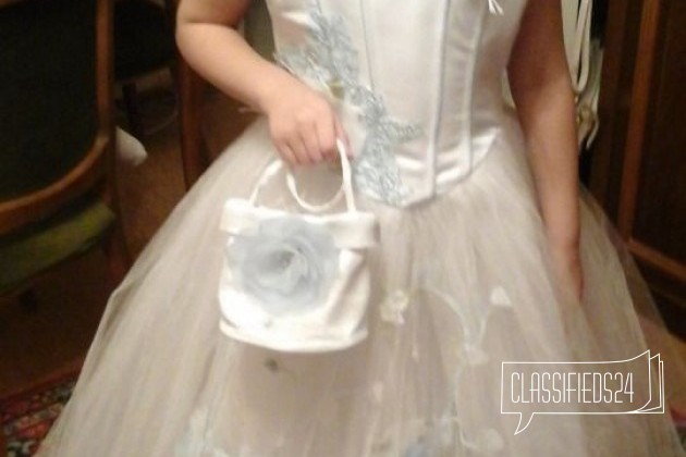 Нарядное платье+ сумочка+ перчатки+ подъюбник в городе Набережные Челны, фото 2, стоимость: 2 000 руб.
