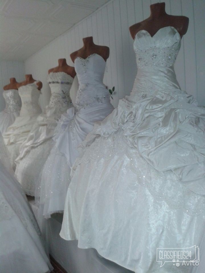 Продам платья в отличном состоянии в городе Дербент, фото 1, телефон продавца: +7 (960) 411-58-34