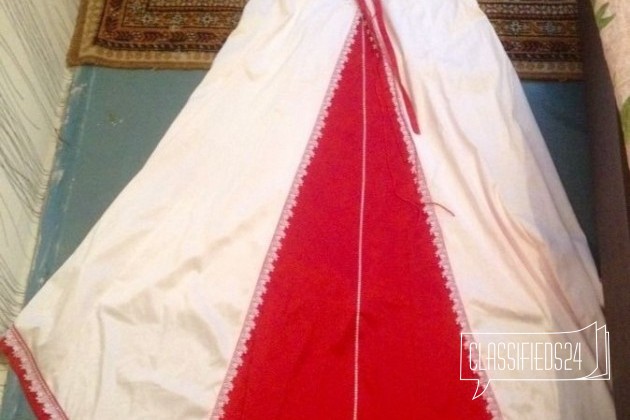 Свадебное платье в городе Волжский, фото 3, стоимость: 2 500 руб.