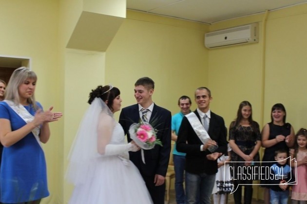 Свадебное платье. продам или обменяю на предложенн в городе Красноярск, фото 1, стоимость: 5 000 руб.