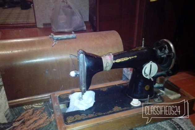 Швейная машина б/у в городе Ейск, фото 1, телефон продавца: +7 (918) 495-60-98