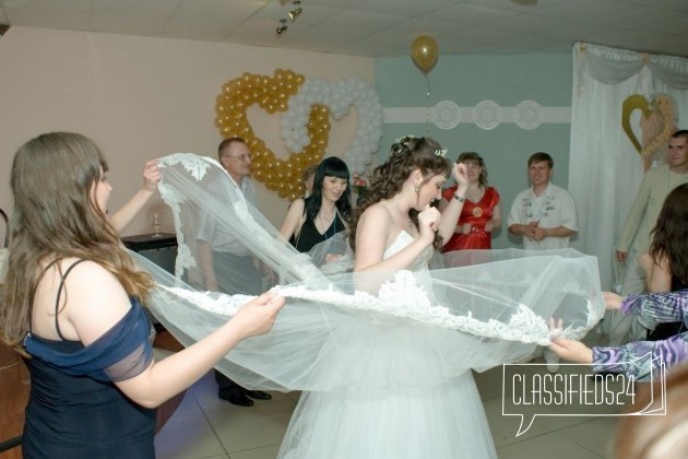 Свадебное платье в городе Барнаул, фото 3, стоимость: 8 000 руб.