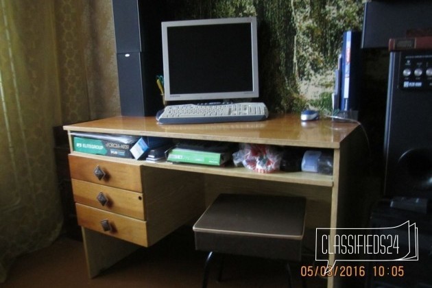 Письменный стол в городе Екатеринбург, фото 1, стоимость: 1 100 руб.