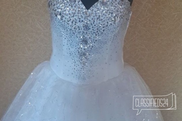 Свадебное платье в городе Иркутск, фото 2, стоимость: 5 000 руб.