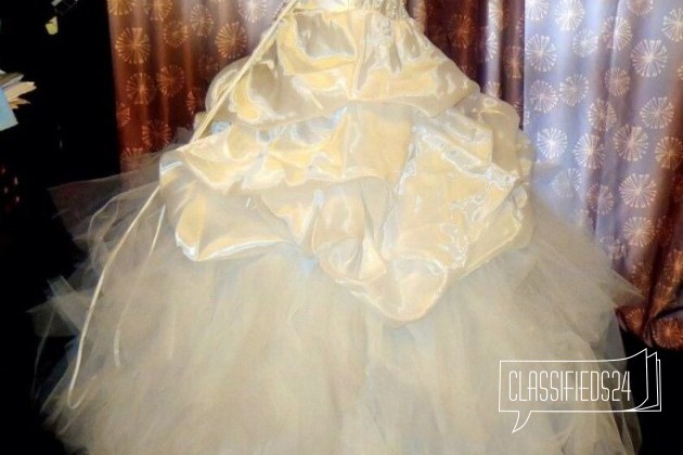 Свадебное платье в городе Иркутск, фото 1, стоимость: 2 000 руб.