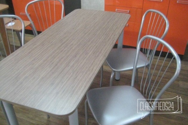 Стол кухонный и 4 стульчика Лира в городе Абакан, фото 1, стоимость: 5 900 руб.