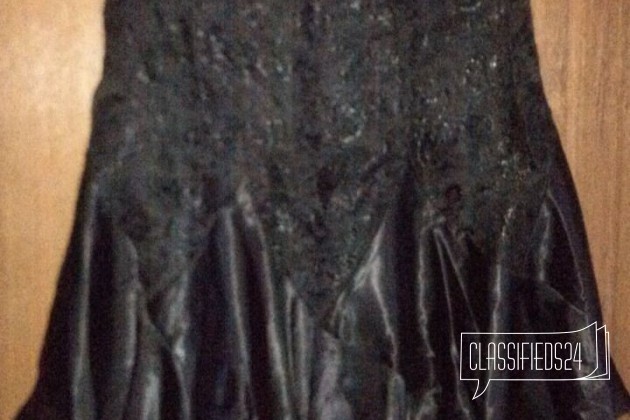 Чёрная новая юбка с атласными вставками в городе Альметьевск, фото 1, телефон продавца: +7 (937) 589-51-38