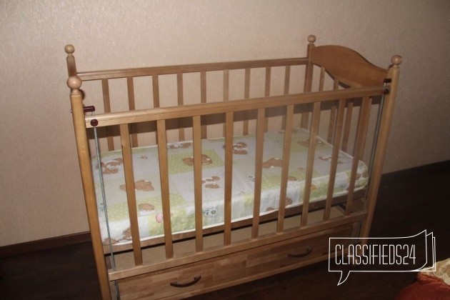 Продаю детскую кроватку- маятник + матрас в городе Барнаул, фото 1, телефон продавца: +7 (962) 790-70-56
